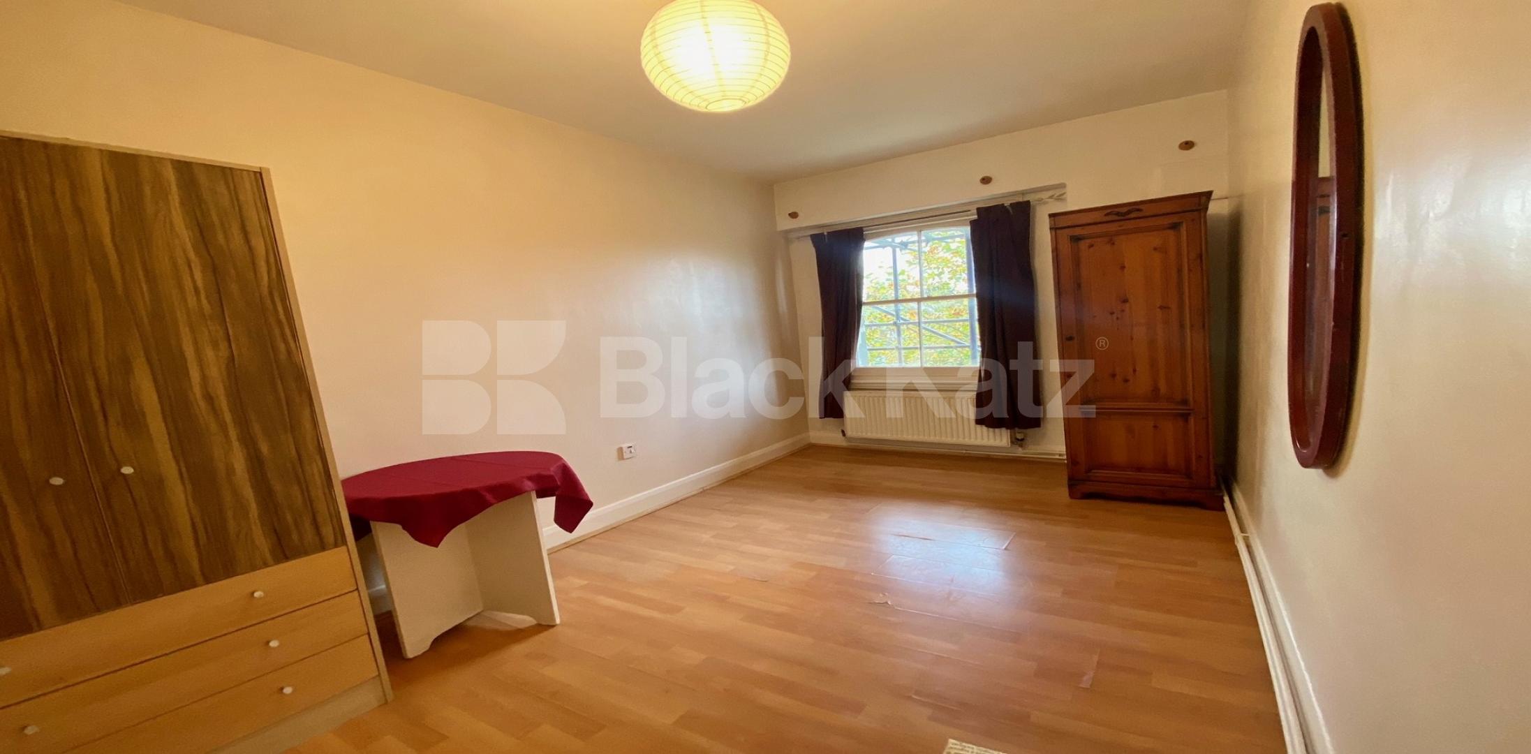 			LET , 2 Bedroom, 1 bath, 0 reception Apartment			 Trafalgar Avenue, Burgess Park